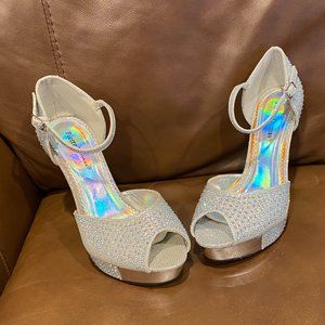 Pierre Dumas Rhinestone Wedge Sandal GORGEOUS! Size 7 Silver